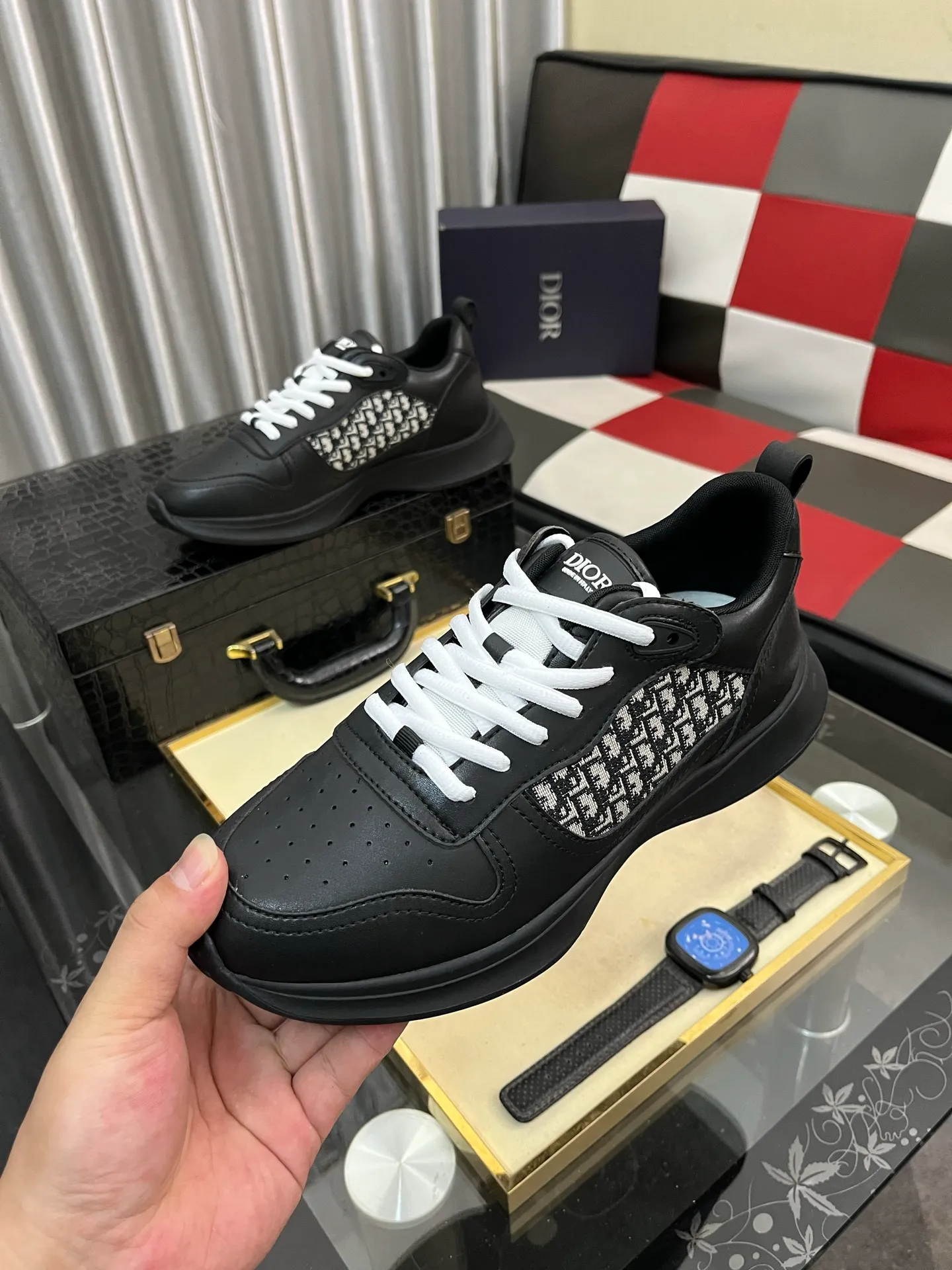 Men's shoes💰: 380⌚️⌚️[Dior] Dior's new men's genuine leather casual shoes, the highest version on the market, any comparison is welcome🆚! The original leather has excellent texture and is super high-end! Fetal sheep net lining imported from Italy, removable pad! Luxurious materials and fine workmanship, highly recommended! Code number: 38-445️⃣Colors available